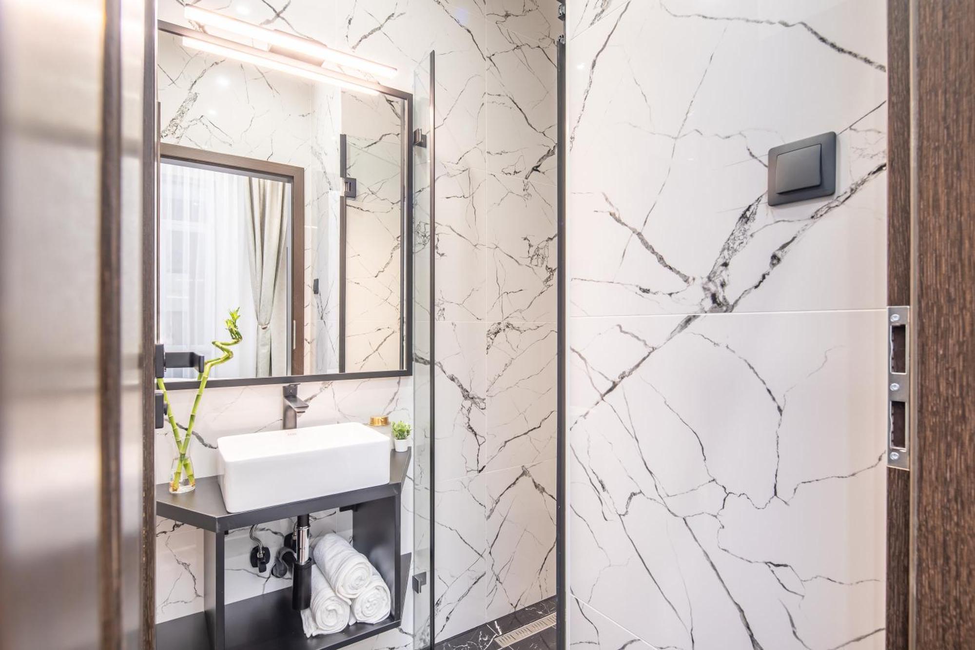 Extreme Central - Luxy Stay บูดาเปสต์ ภายนอก รูปภาพ